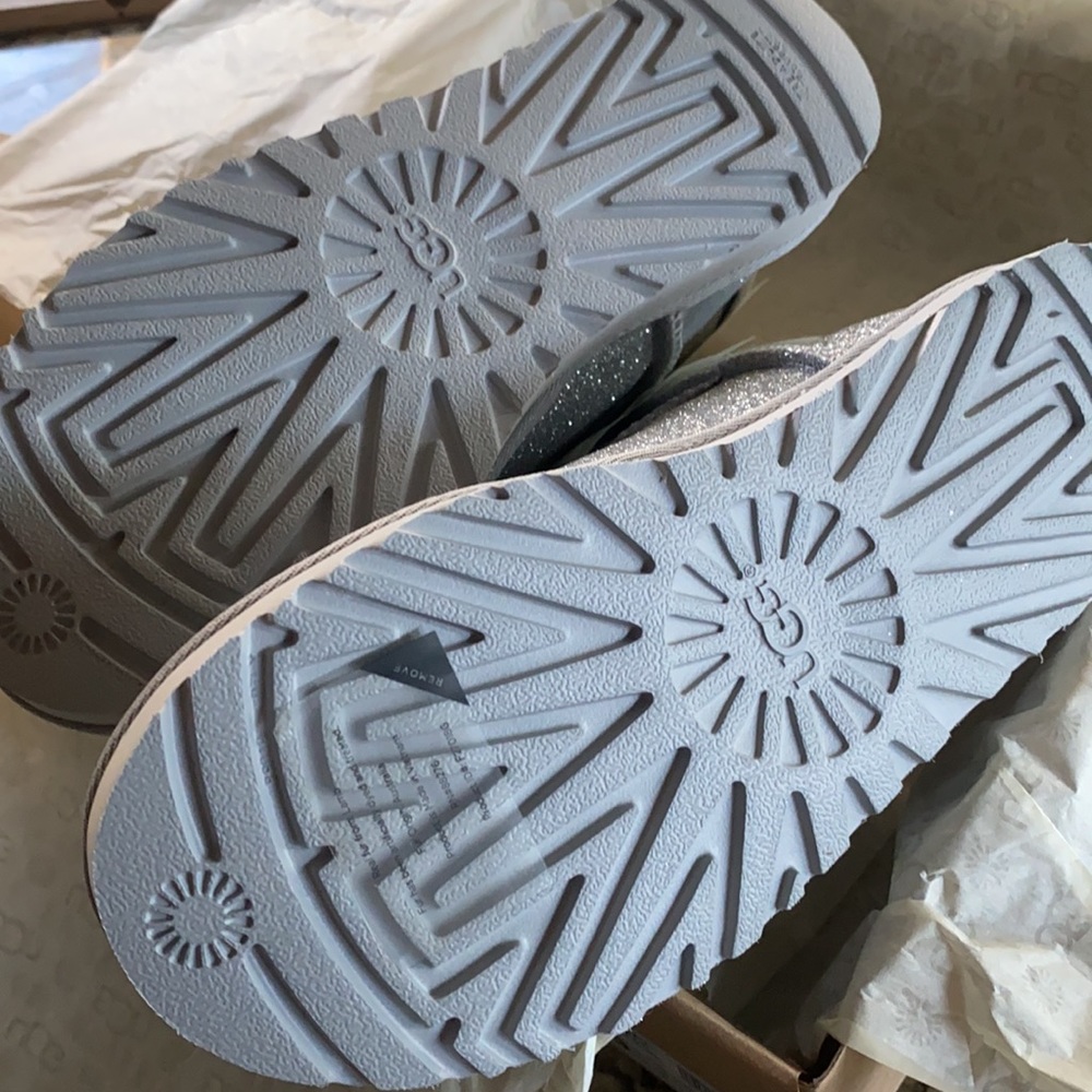 UGG Mini Bailey Bow Silver Sparkle Boots - Picture 14 of 15